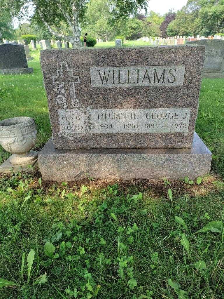Lillian H. Williams's grave. Photo 1