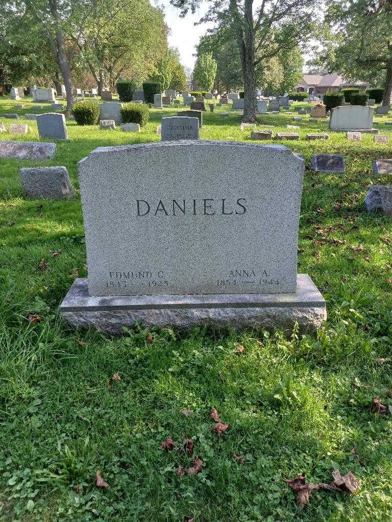 Edmund C. Daniels's grave. Photo 1