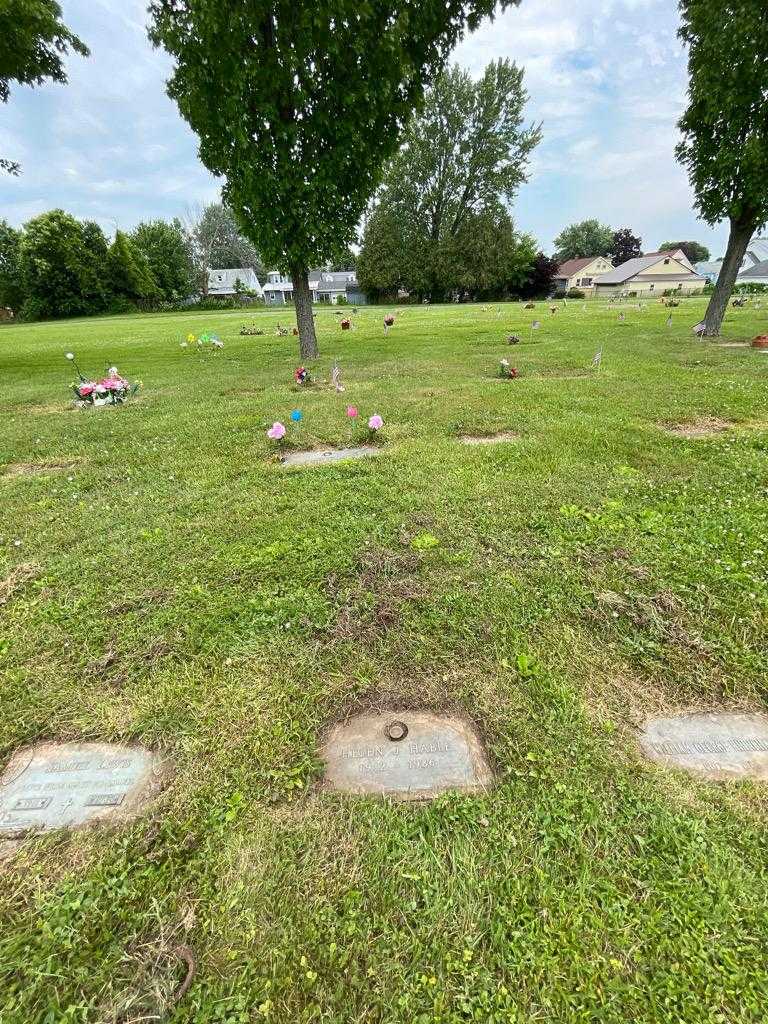 Helen J. Hable's grave. Photo 1