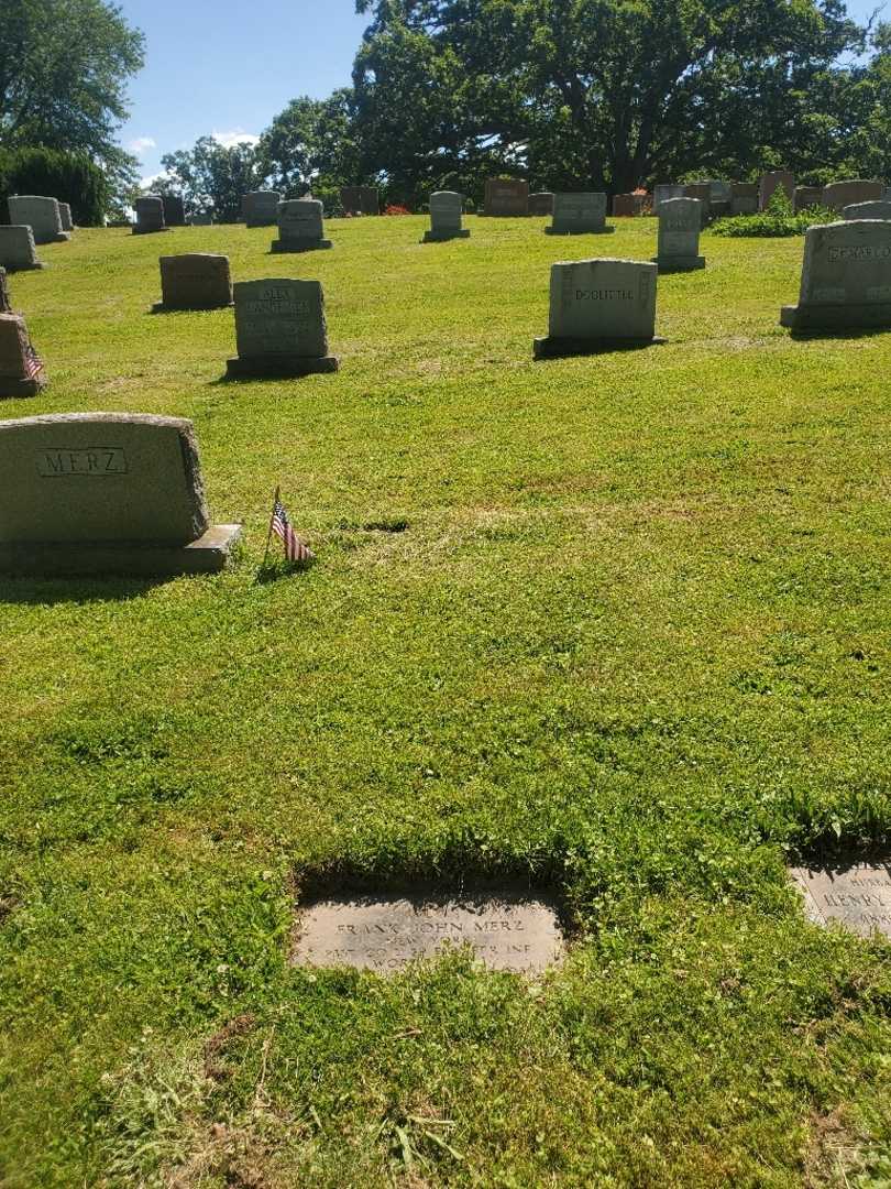 Frank John Merz's grave. Photo 2