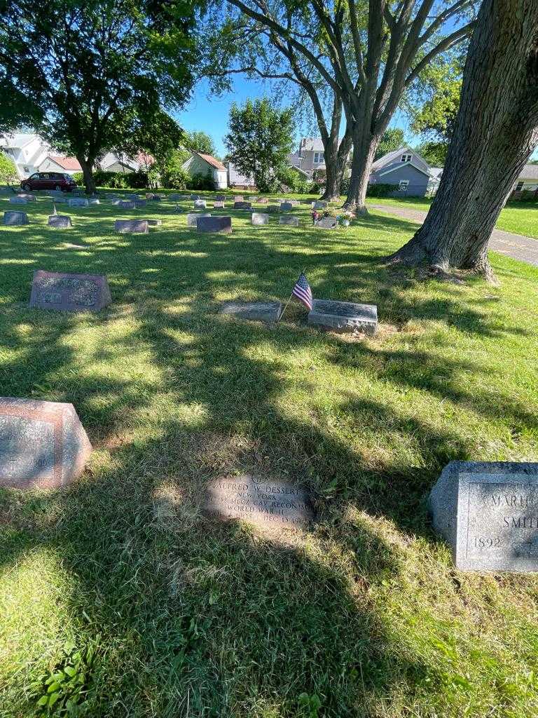 Alfred W. Dessert's grave. Photo 1