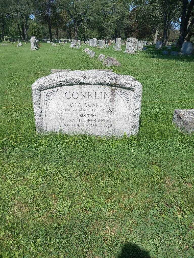 Dana Conklin's grave. Photo 2