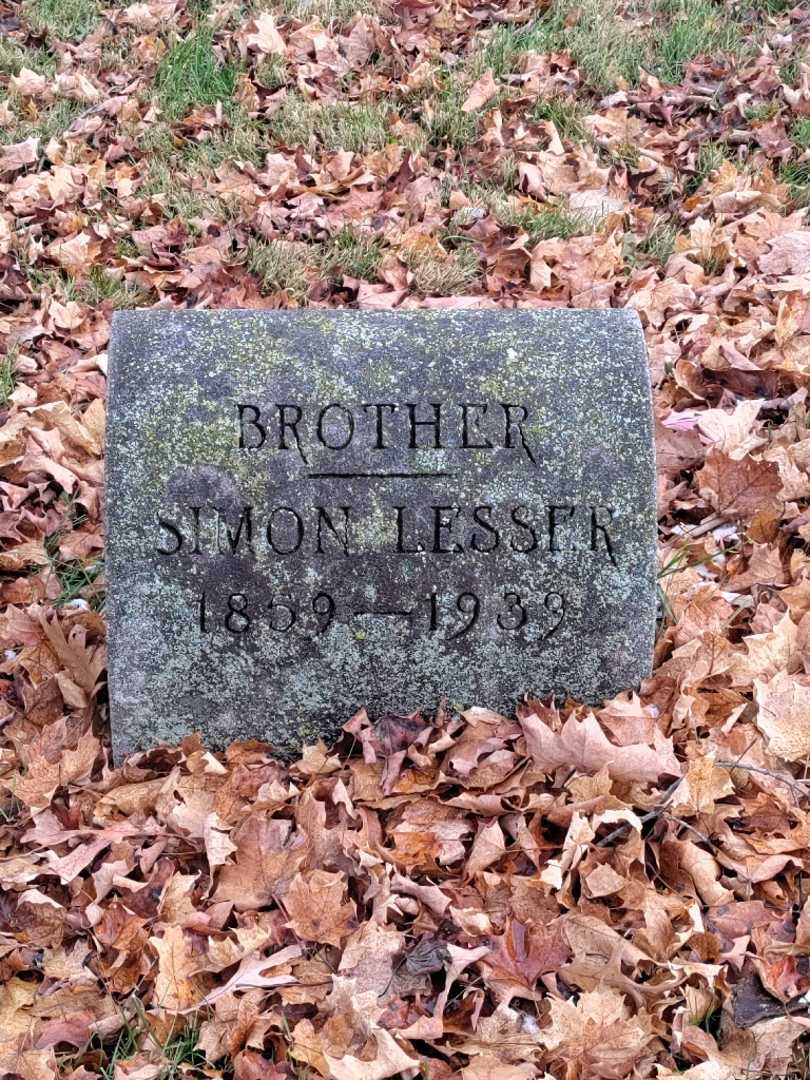 Simon Lesser's grave. Photo 3