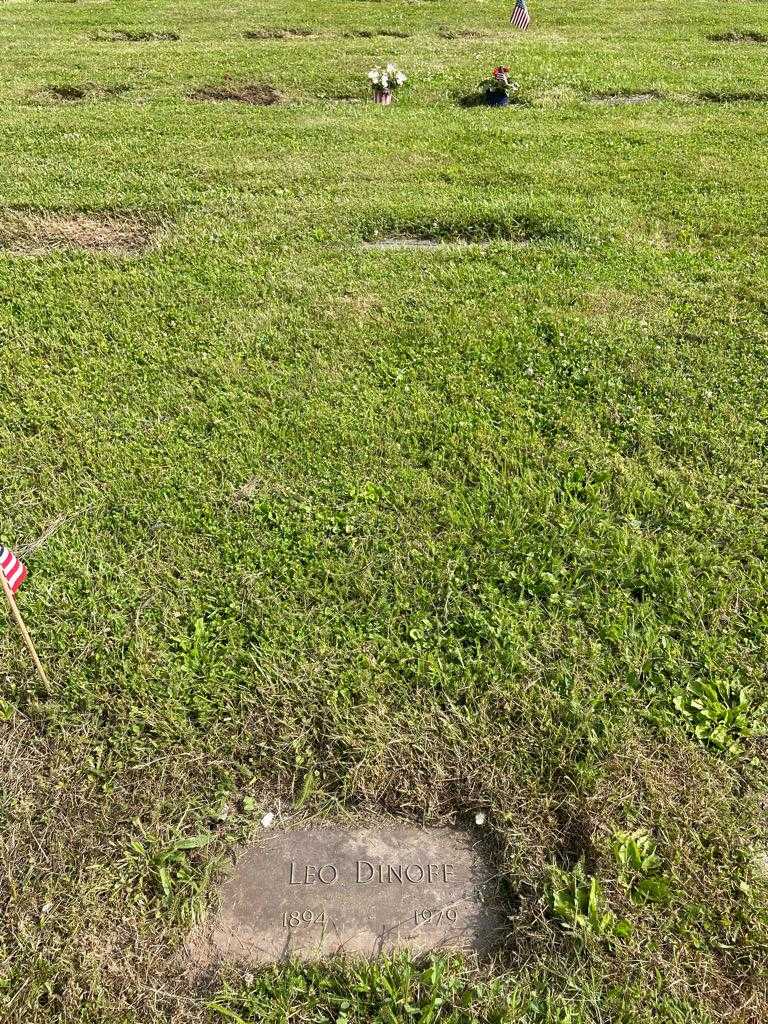 Leo Dinoff's grave. Photo 2