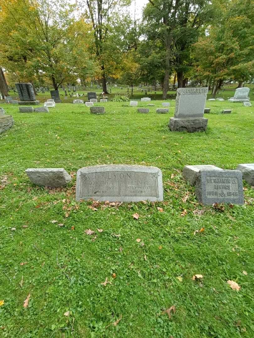 Dorothy I. Keller Lyon's grave. Photo 1