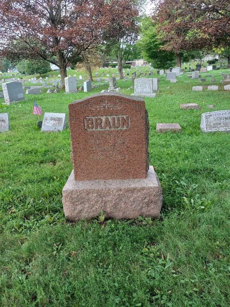 Augusta C. Braun's grave. Photo 1