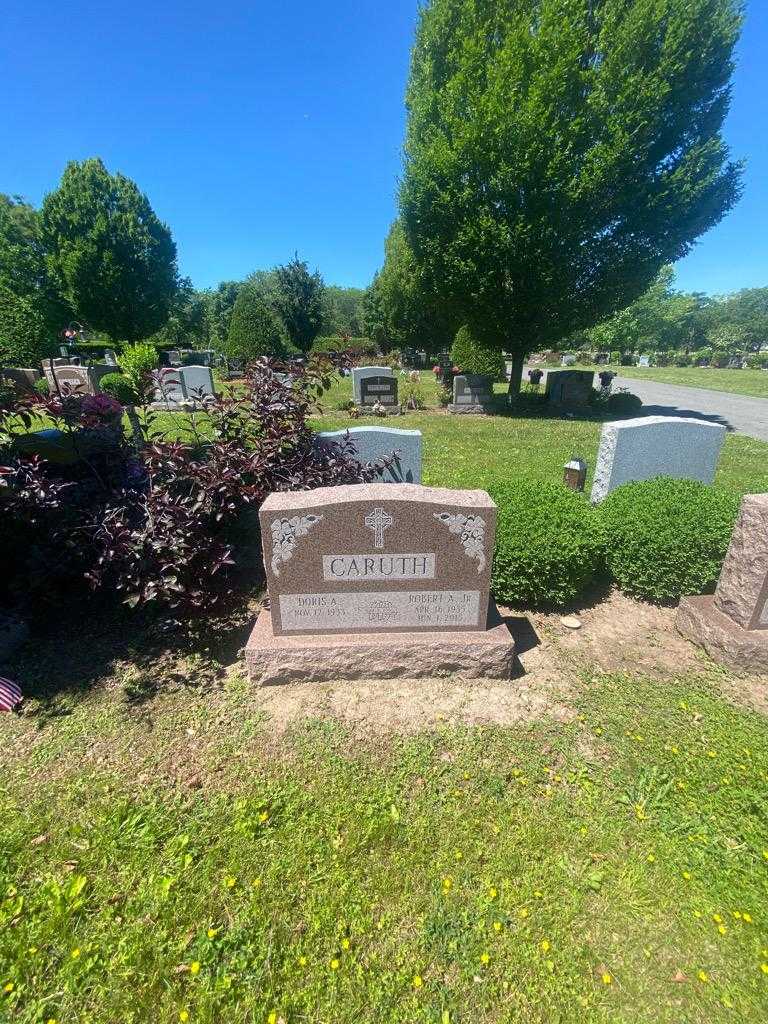 Robert A. Caruth Junior's grave. Photo 1