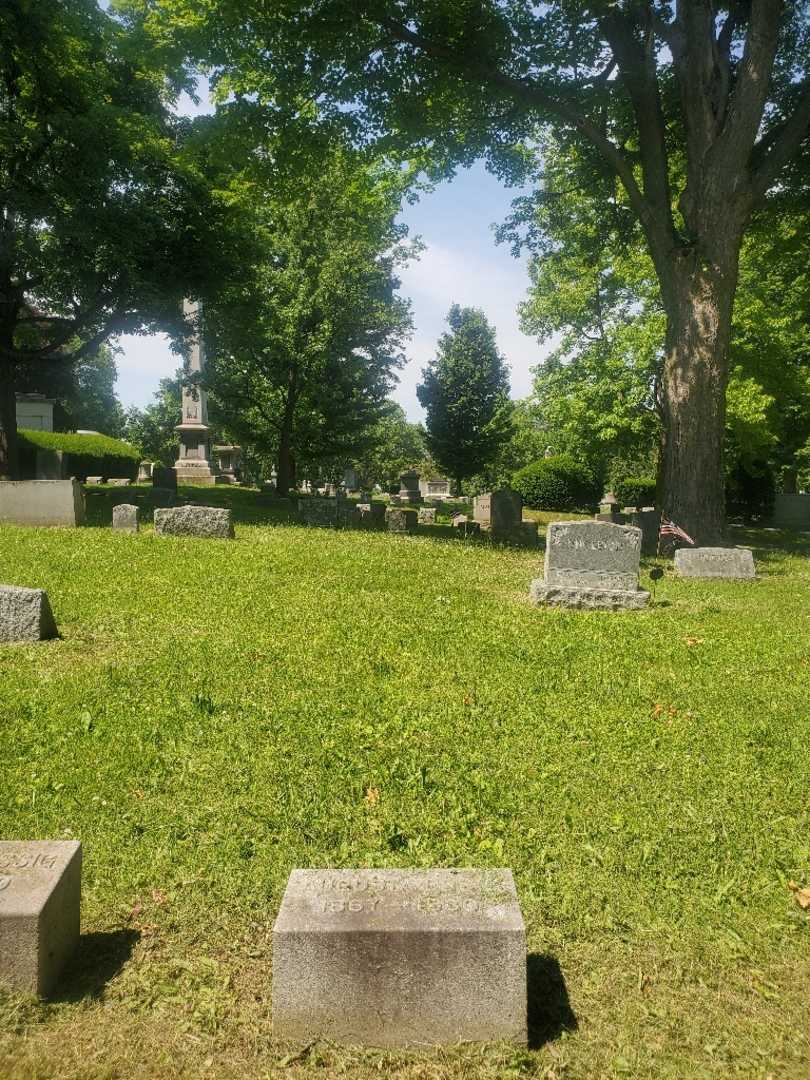 Augusta Essig's grave. Photo 1