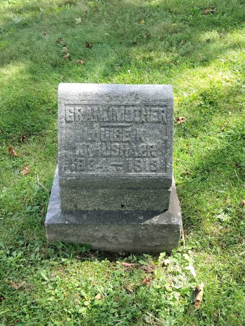 Louise K. Krausharr's grave. Photo 3