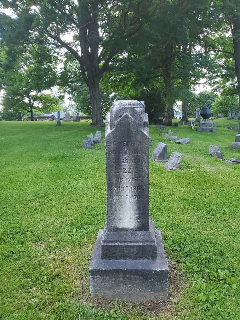 Lizzie Redfield Barrett's grave. Photo 1