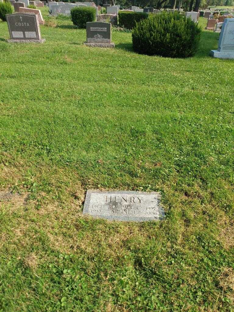 Reverend Paul E. Henry's grave. Photo 1