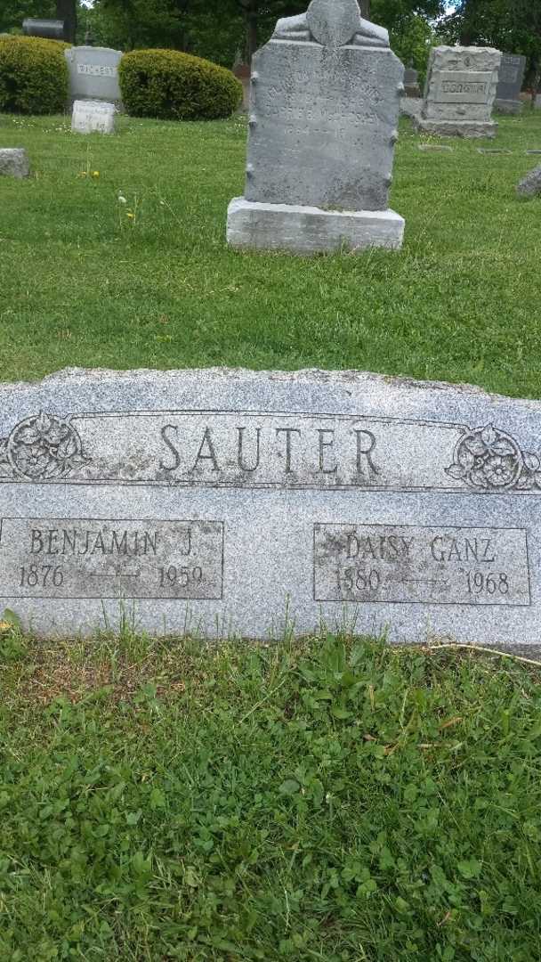 Benjamin J. Sauter's grave. Photo 1