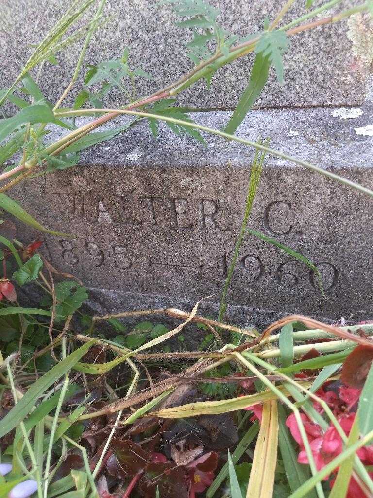 Walter C. Voigt's grave. Photo 3