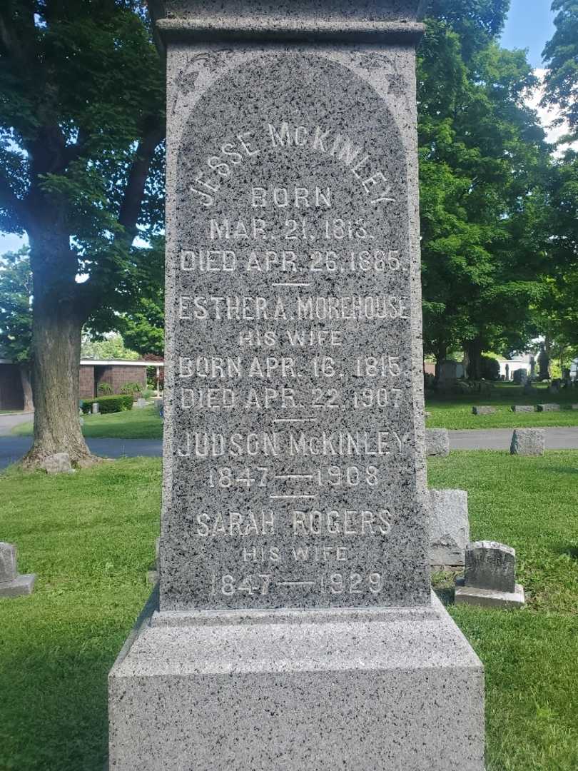 Jesse McKinley's grave. Photo 3