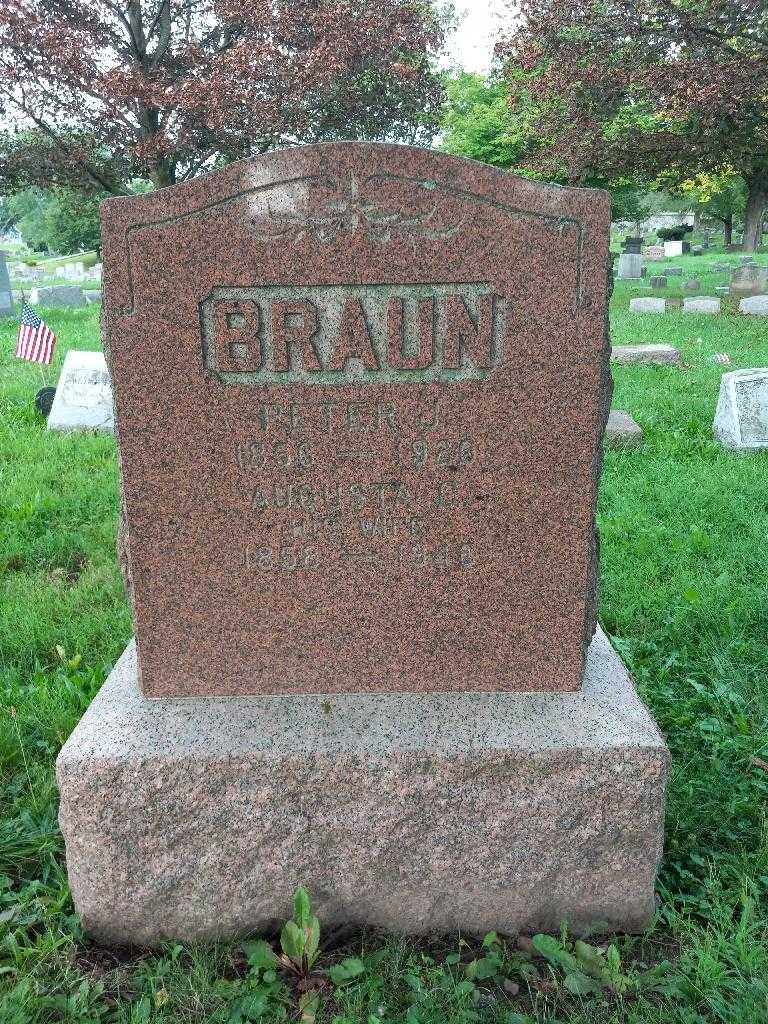 Peter J. Braun's grave. Photo 2