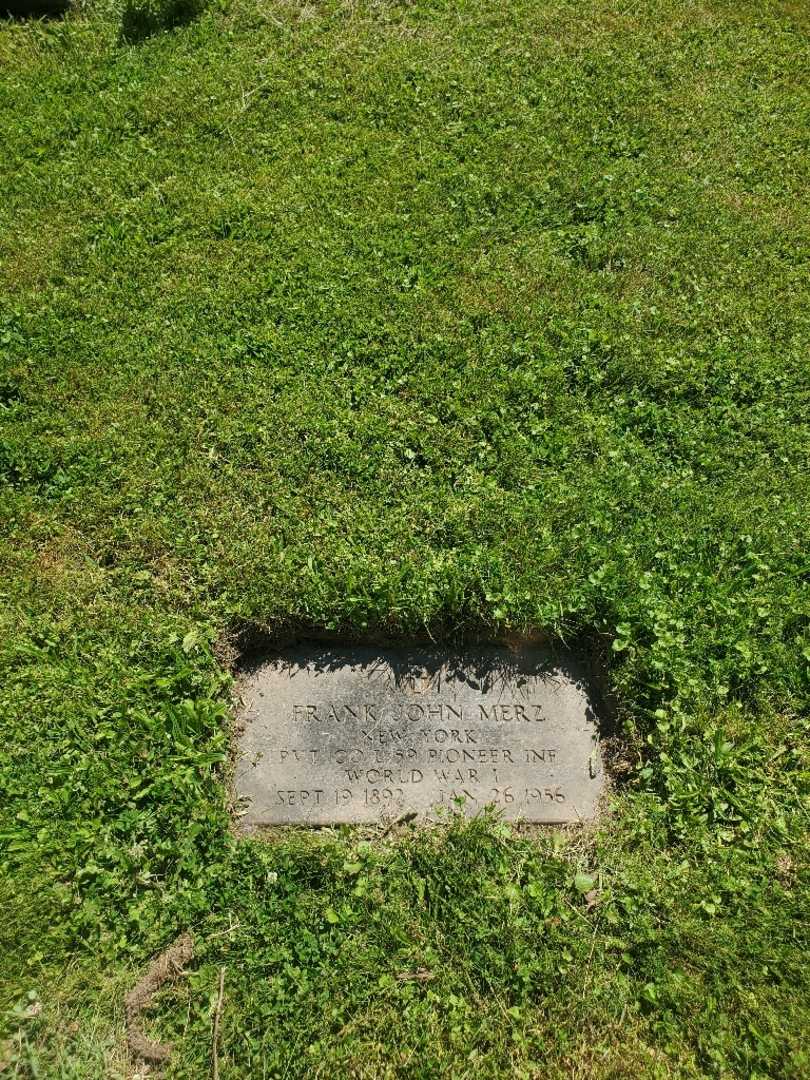 Frank John Merz's grave. Photo 3