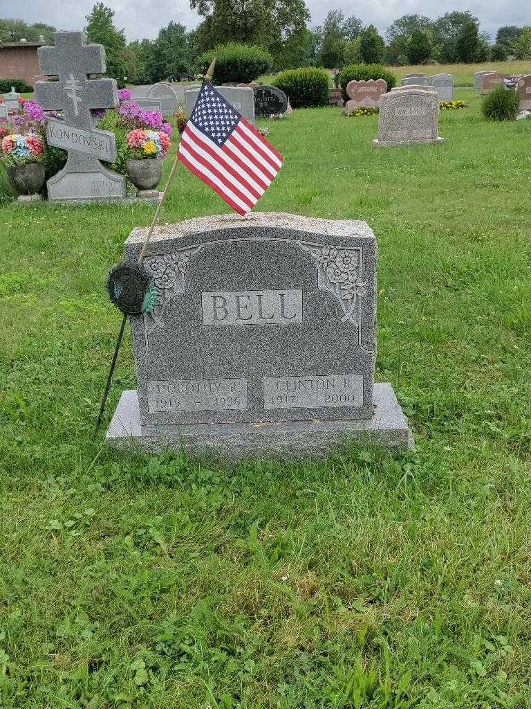 Dorothy R. Bell's grave. Photo 2