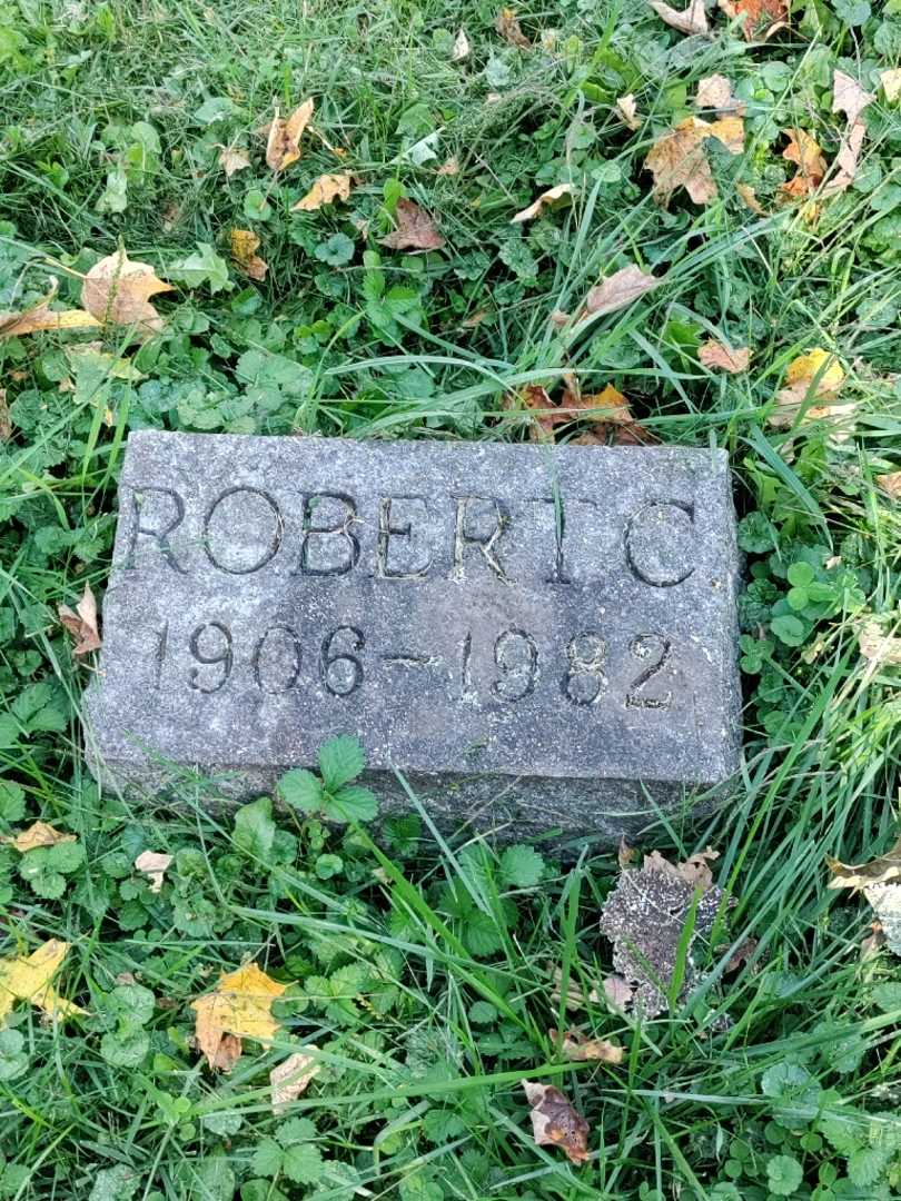 Robert C. Kaiser's grave. Photo 3