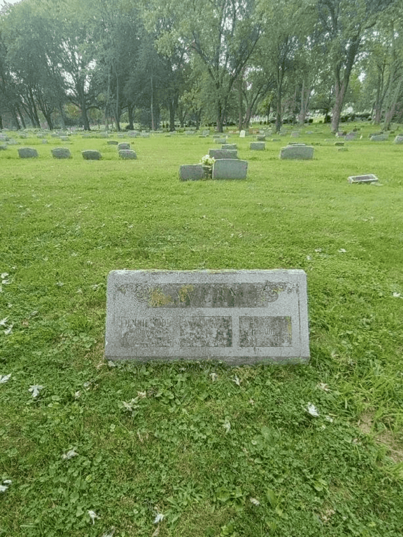 Missus/Madam Jennie M. Rudd's grave. Photo 2