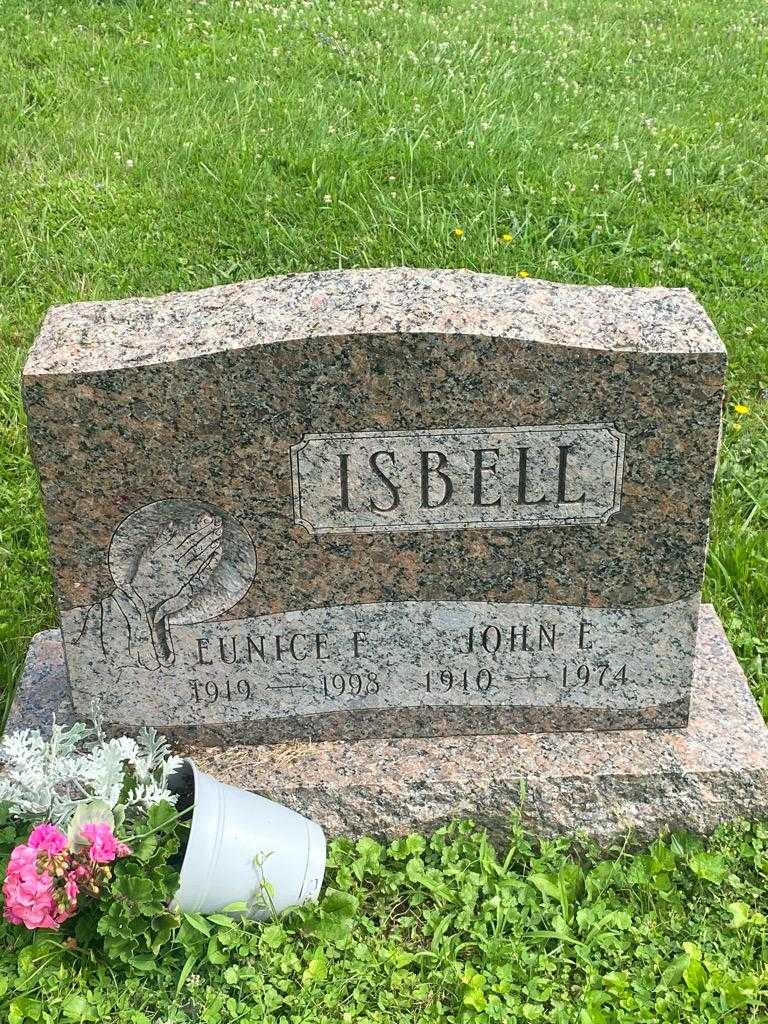 Eunice F. Isbell's grave. Photo 3