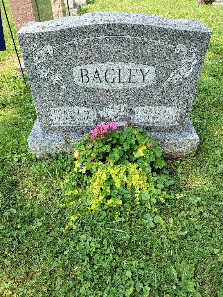 Mary E. Bagley's grave. Photo 1