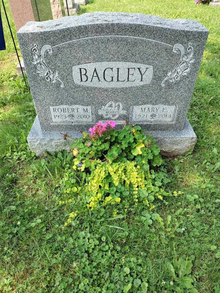 Robert M. Bagley's grave. Photo 1