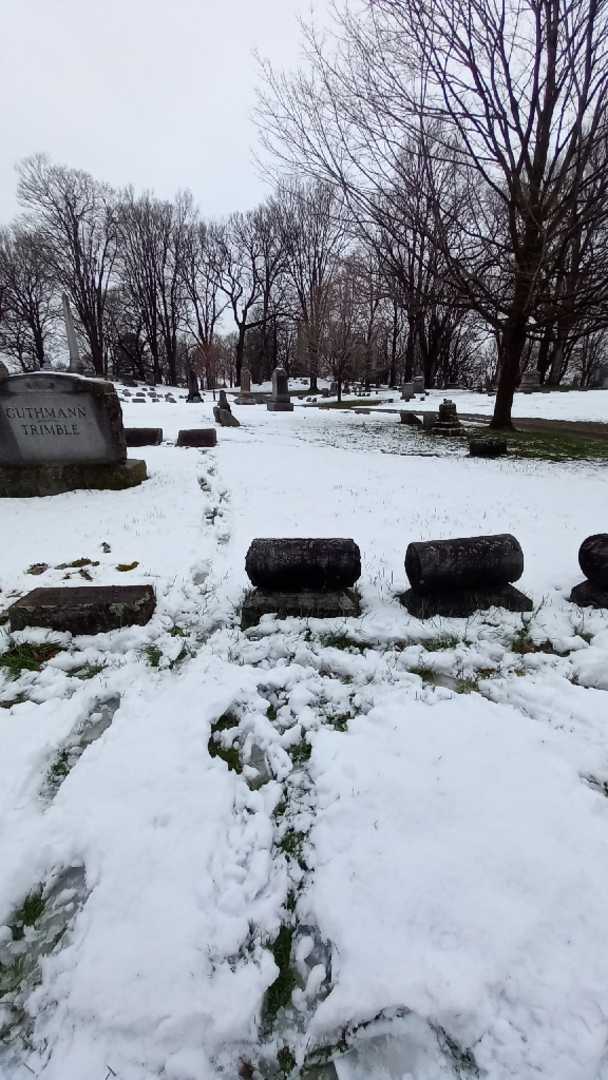 Charles Hurst's grave. Photo 1