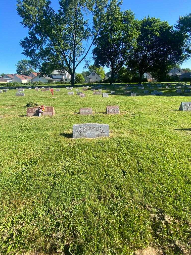 John T. Gronau's grave. Photo 1