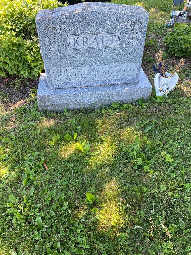 Gertrude S. Kraft's grave. Photo 2