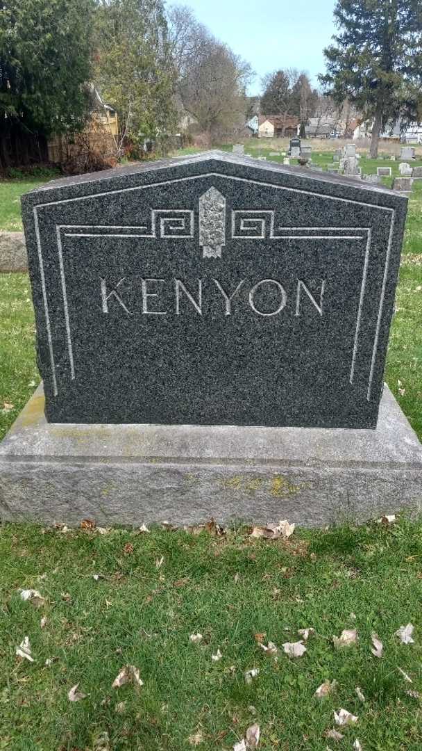 Albert D. Kenyon's grave. Photo 4