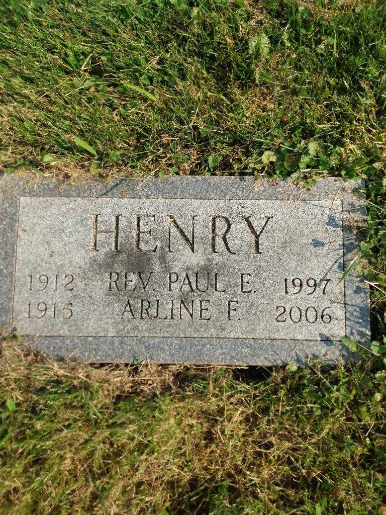 Reverend Paul E. Henry's grave. Photo 3