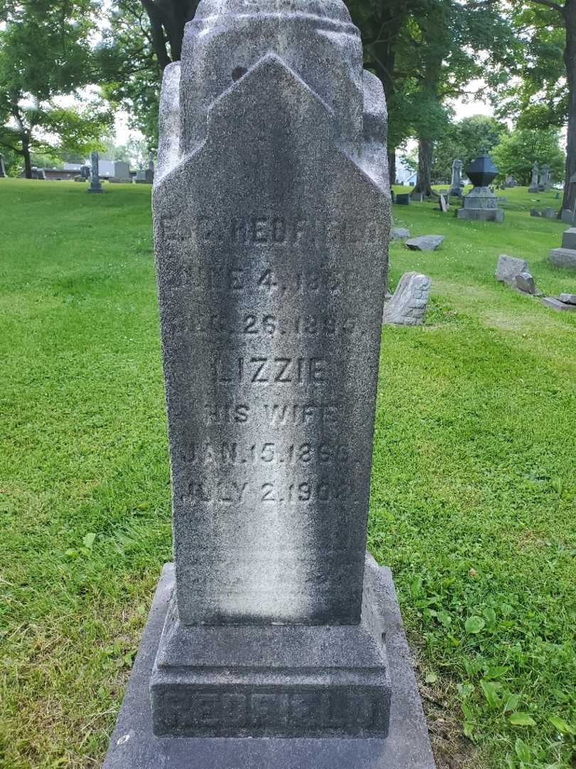 Lizzie Redfield Barrett's grave. Photo 3