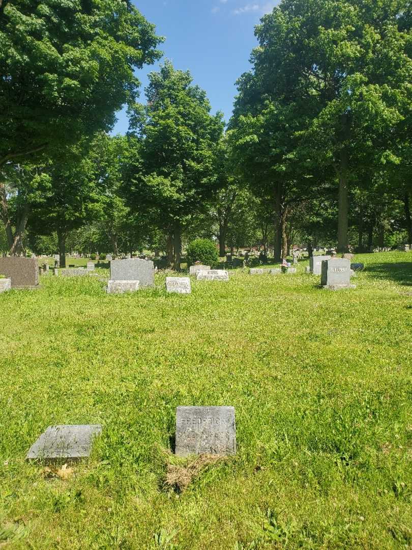 Frederick Balzhauser's grave. Photo 1