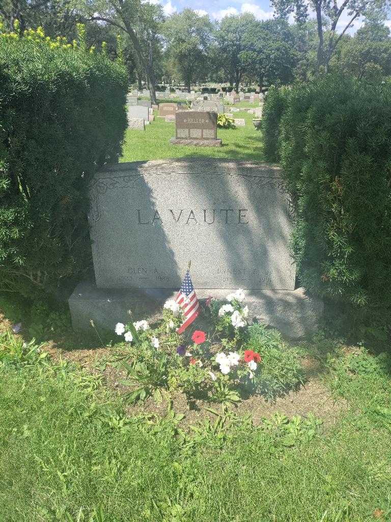 Glen A. Lavaute's grave. Photo 2