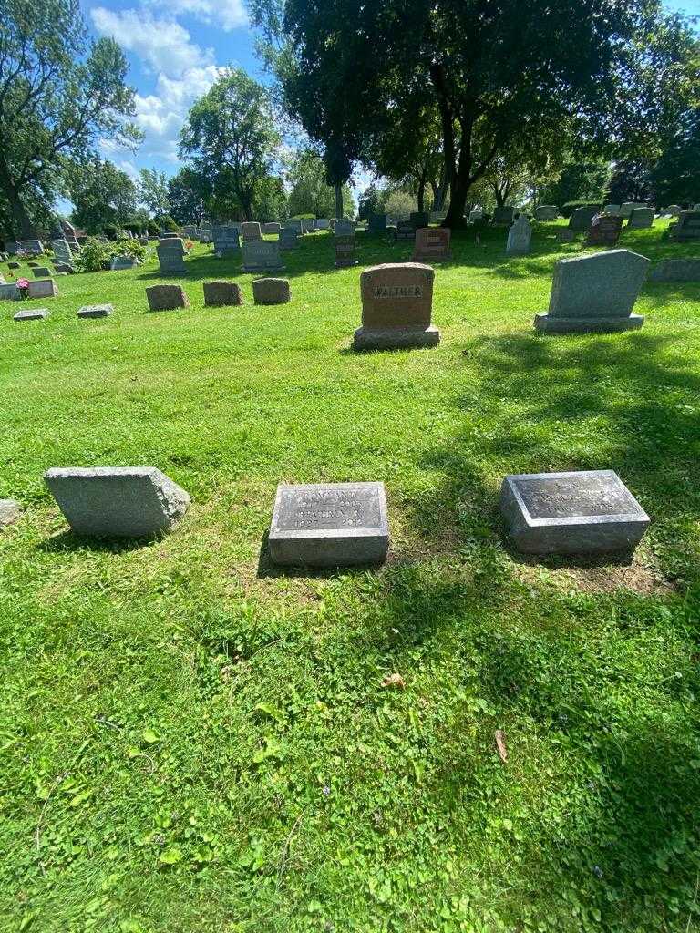 Beverly R. Pearson's grave. Photo 1