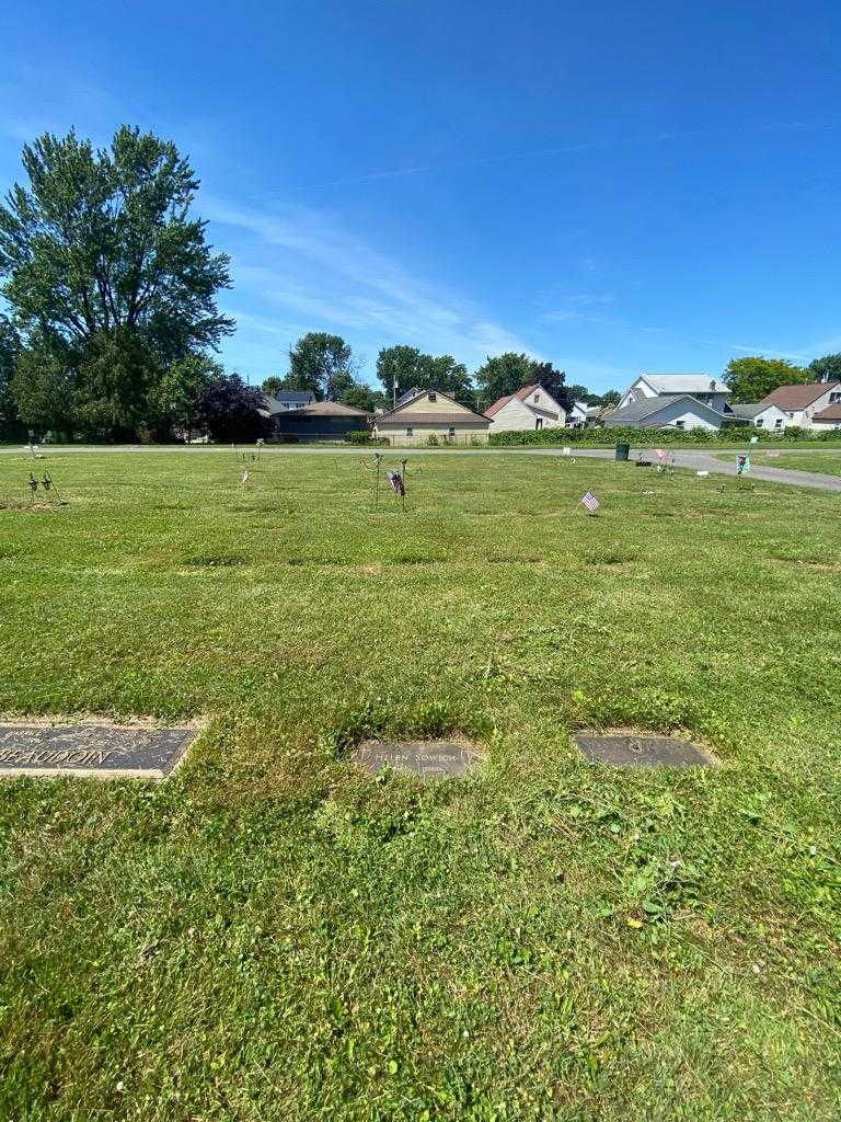 Helen Sowich's grave. Photo 1