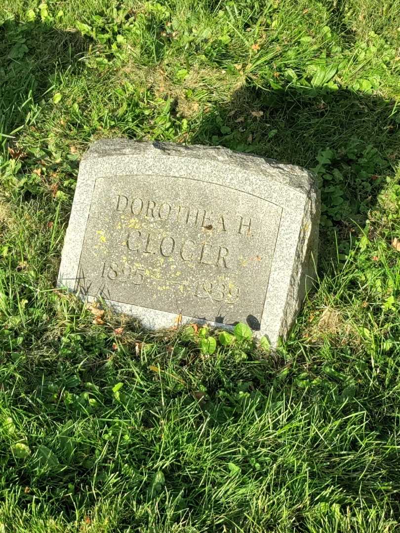 Dorothea Gloger Hall's grave. Photo 3