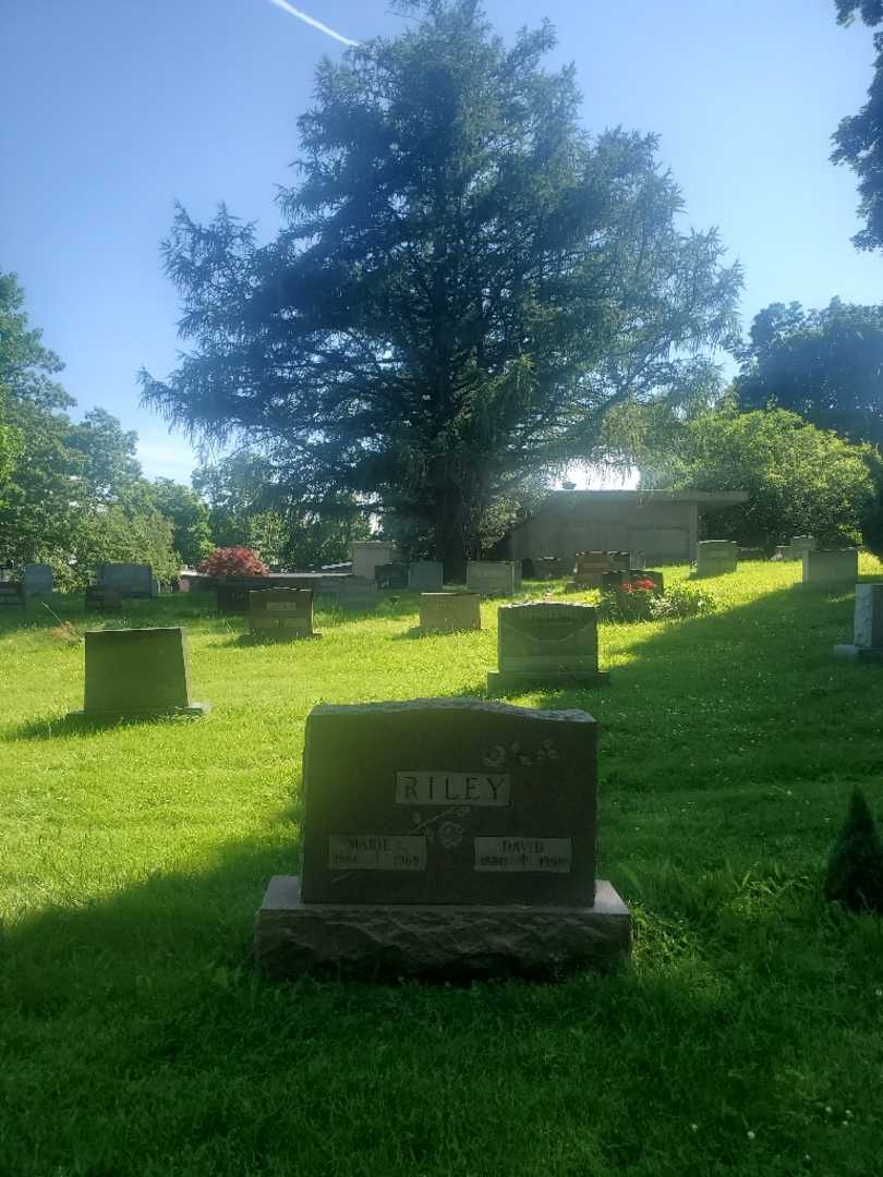 Marie E. Riley's grave. Photo 1