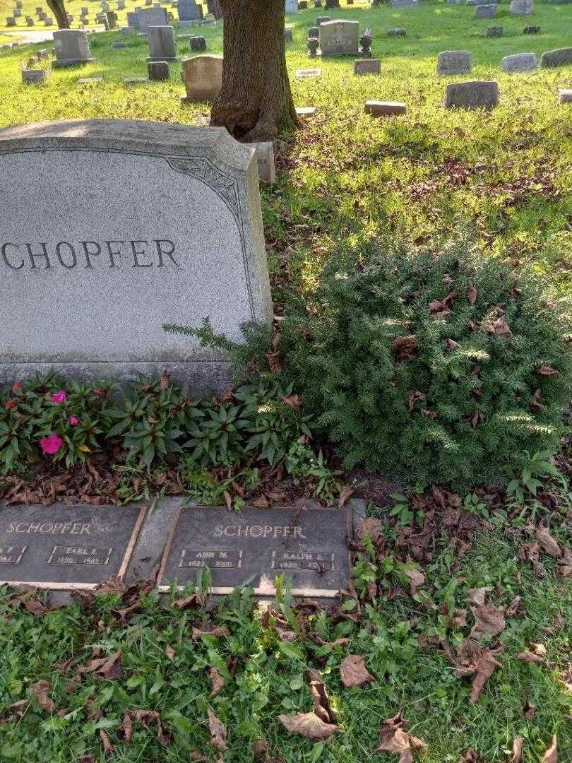 Ralph E. Schopfer's grave. Photo 1