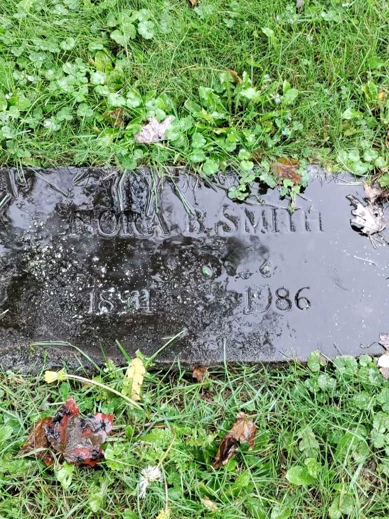 Nora E. Smith's grave. Photo 4