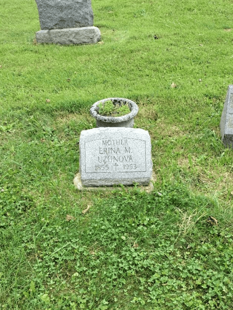 Erina M. Uzunova's grave. Photo 3