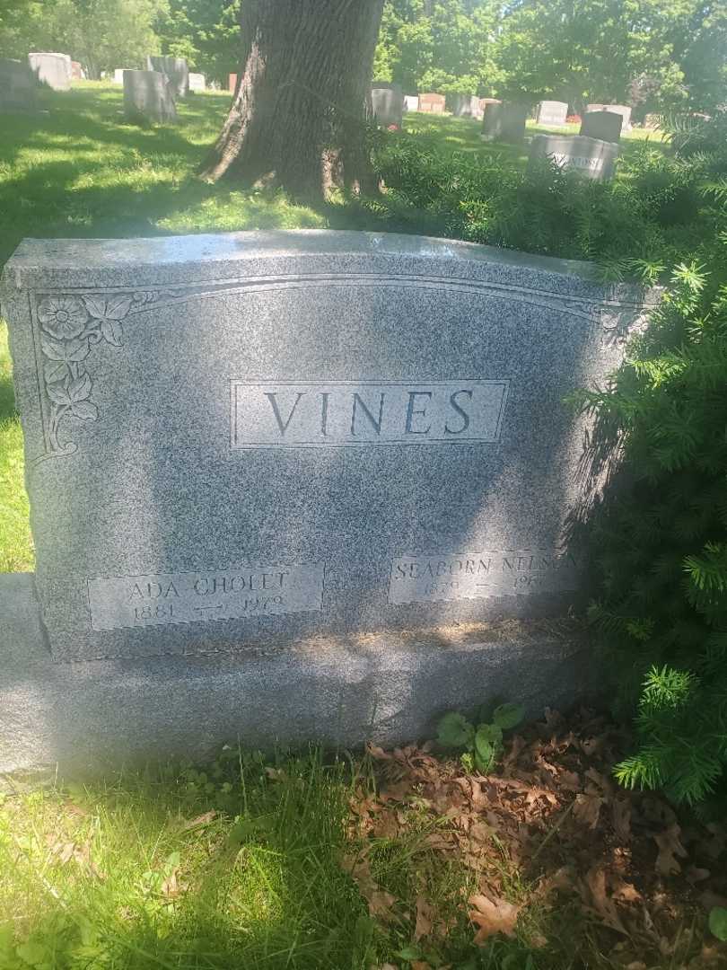 Ada Vines Cholet's grave. Photo 3