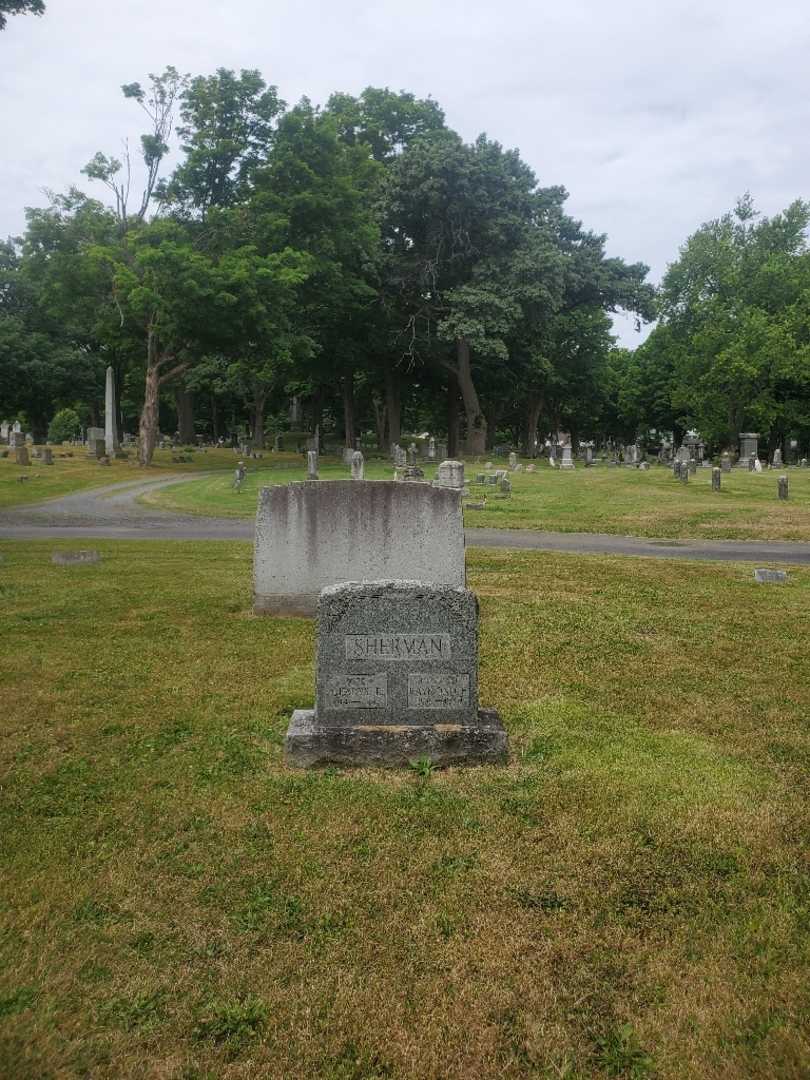Raymond H. Sherman's grave. Photo 1