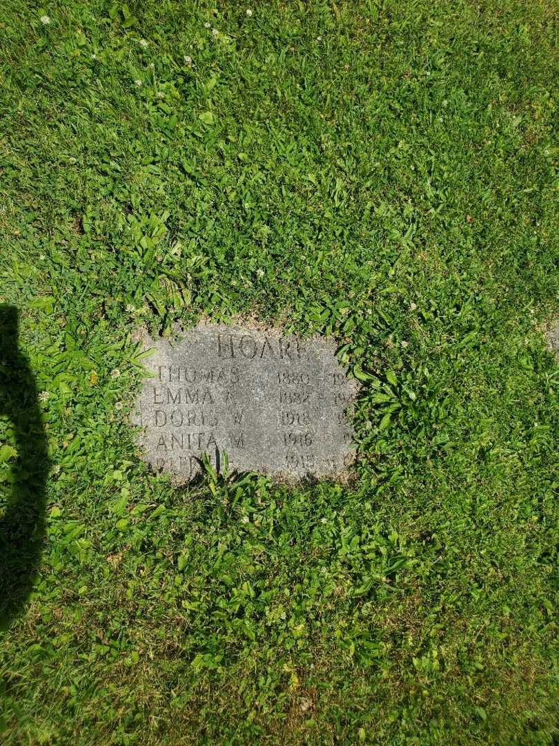 Doris W. Hoare's grave. Photo 2