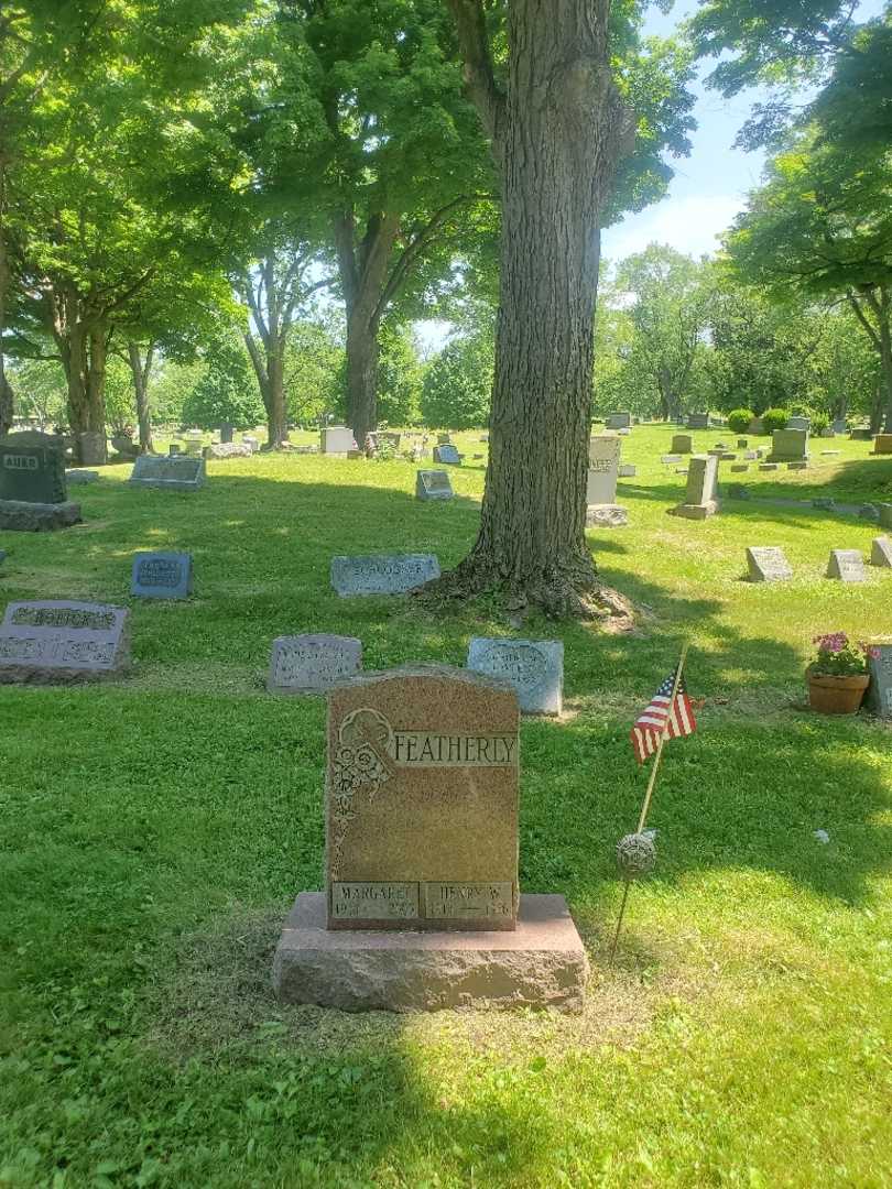 Henry W. Featherly's grave. Photo 1