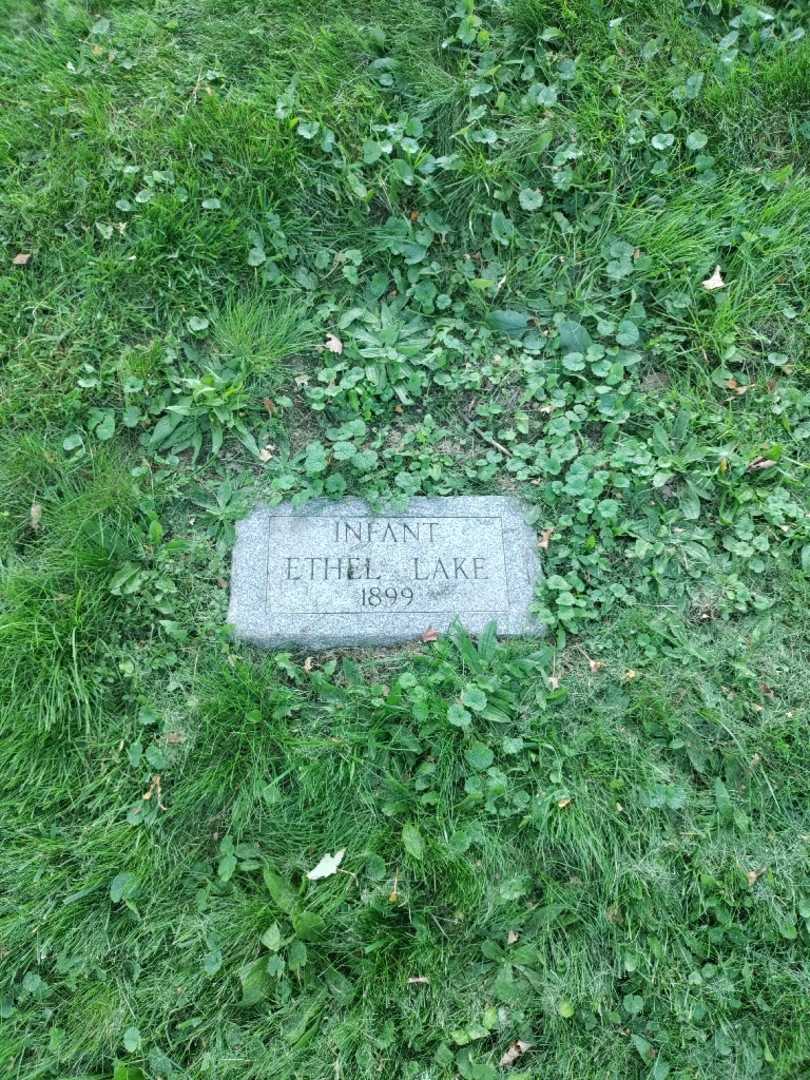 Ethel E. Lake's grave. Photo 2