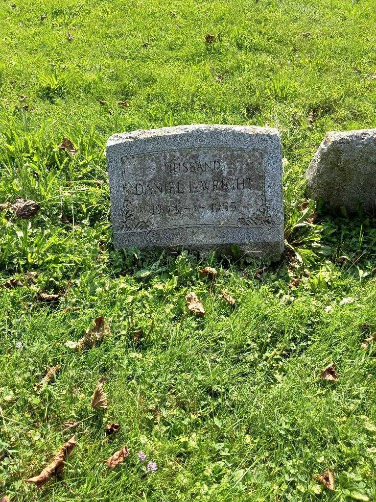 Daniel L. Wright's grave. Photo 2