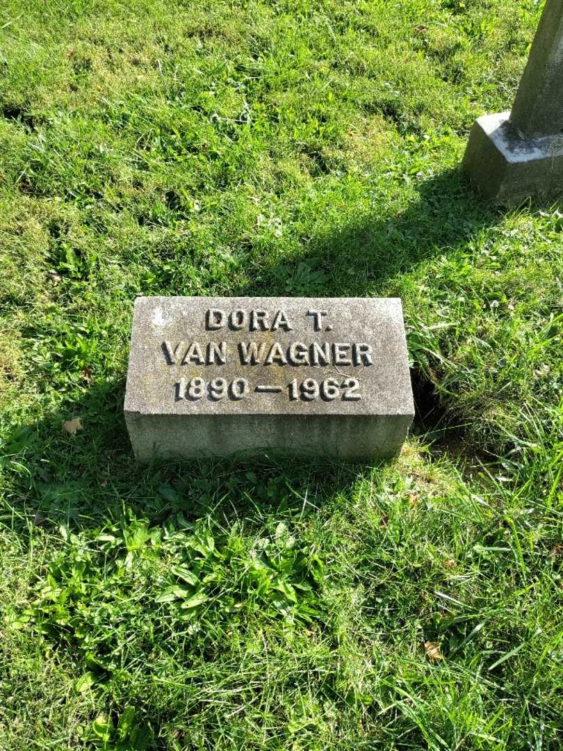 Dora T. Van Wagner's grave. Photo 2