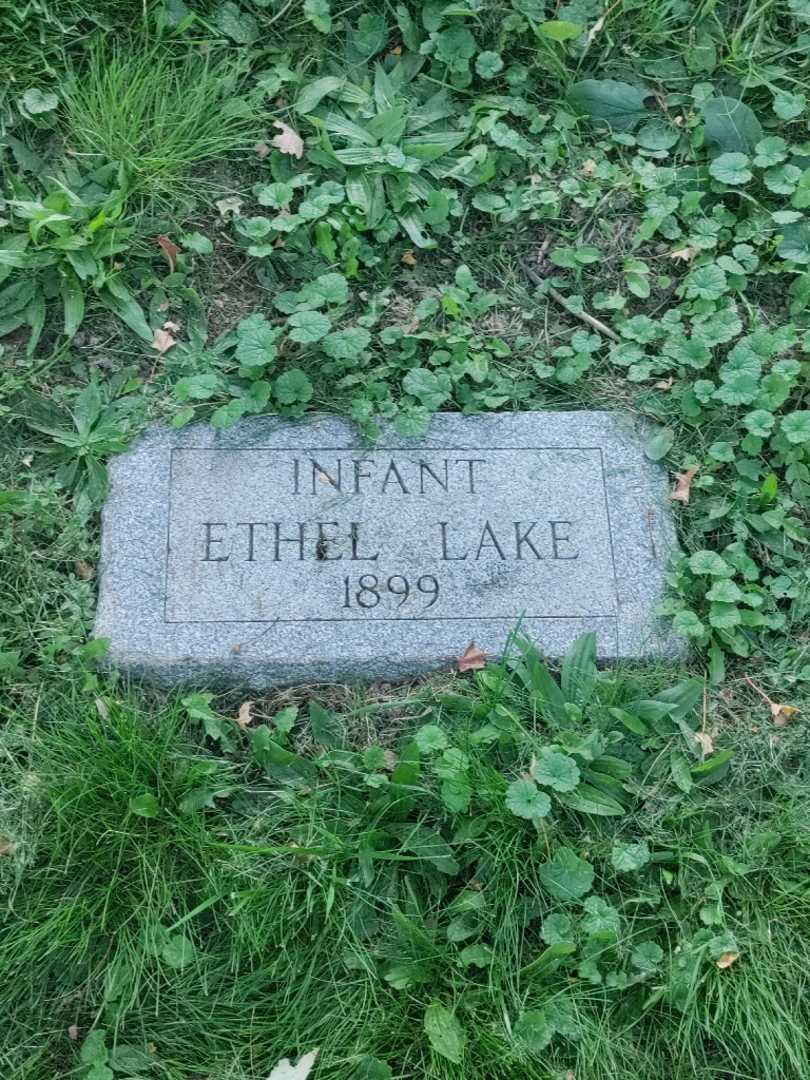 Ethel E. Lake's grave. Photo 3