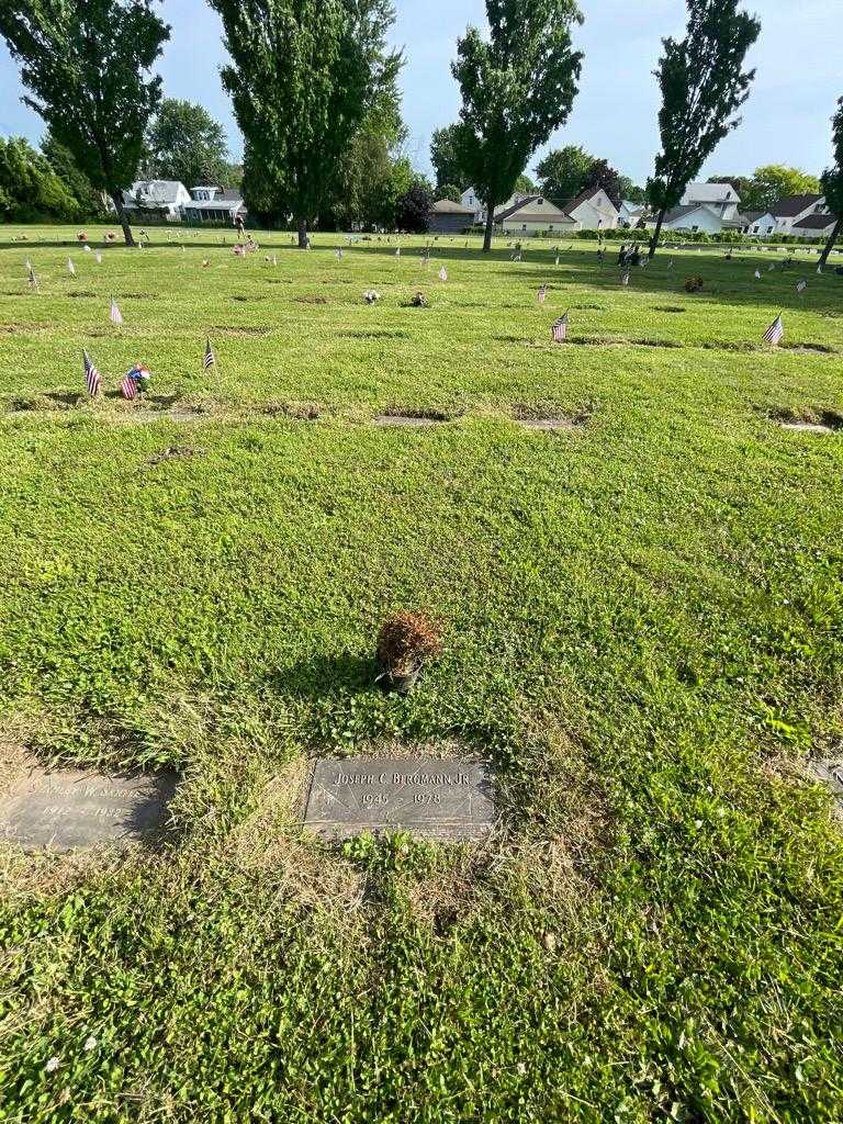 Joseph C. Bergmann Junior's grave. Photo 1